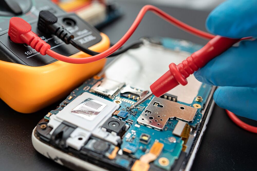 Mobile Forensics Denver Colorado - Professional data recovery service at Denver Data Recovery laboratory facility